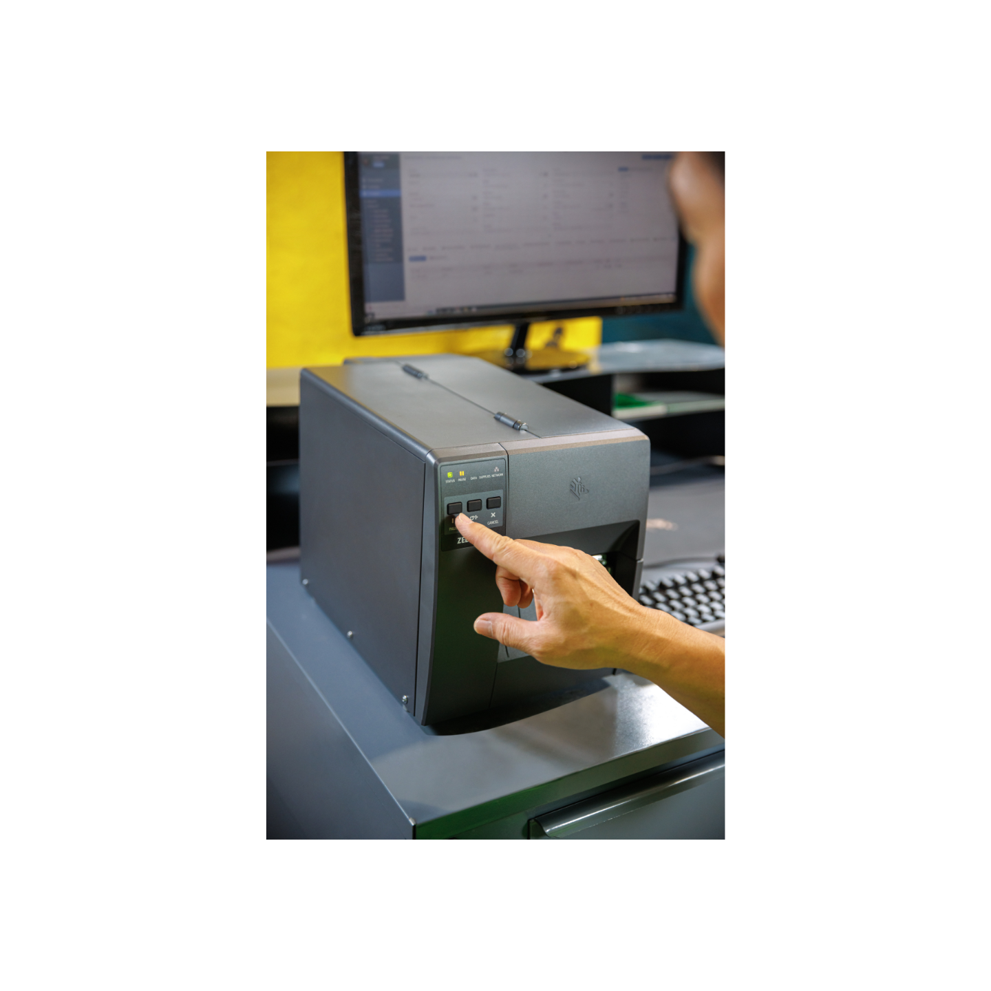 Impresora de etiquetas semi-industrial 4"Zebra ZT111